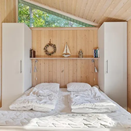 Excellent With Sauna And 10 Persons Højby