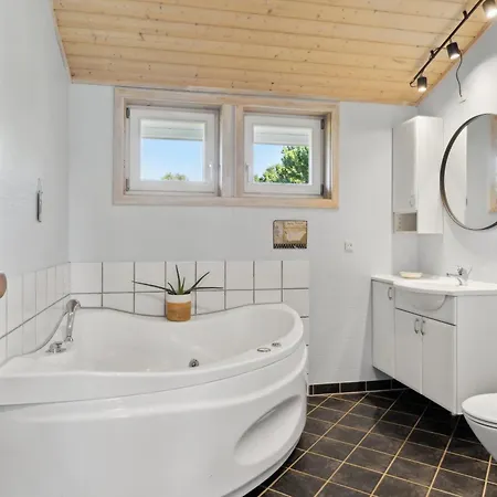 Excellent With Sauna And 10 Persons