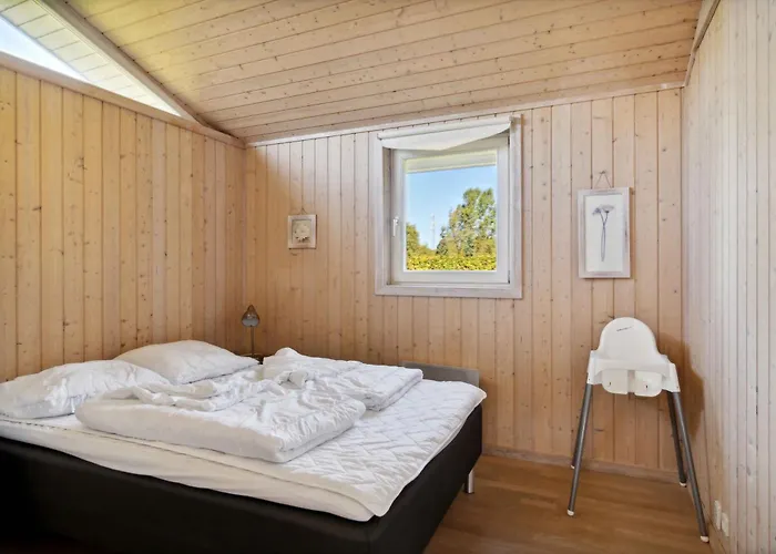 Excellent With Sauna And 10 Persons Højby