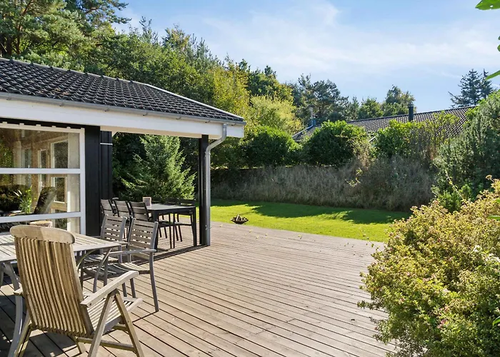 Excellent With Sauna And 10 Persons Højby